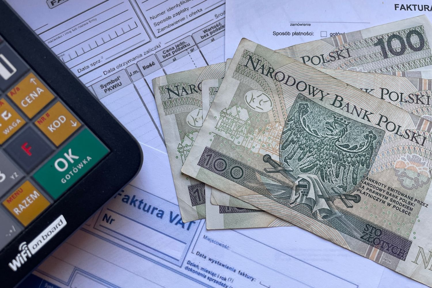VAT invoice and receipt tax calculation